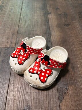 Crocs‎ Disney Minnie Mouse White/Red Polka Dot Bow Slip-On Clog Sandal C4